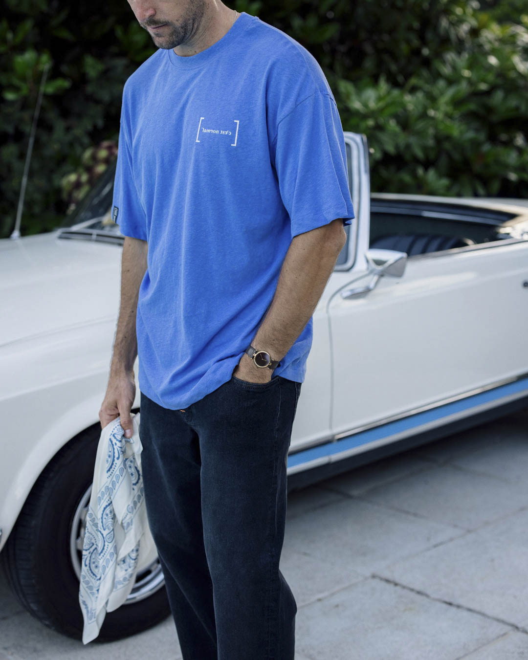 Le Linen T-Shirt in Azure — worn while standing next to a white vintage convertible