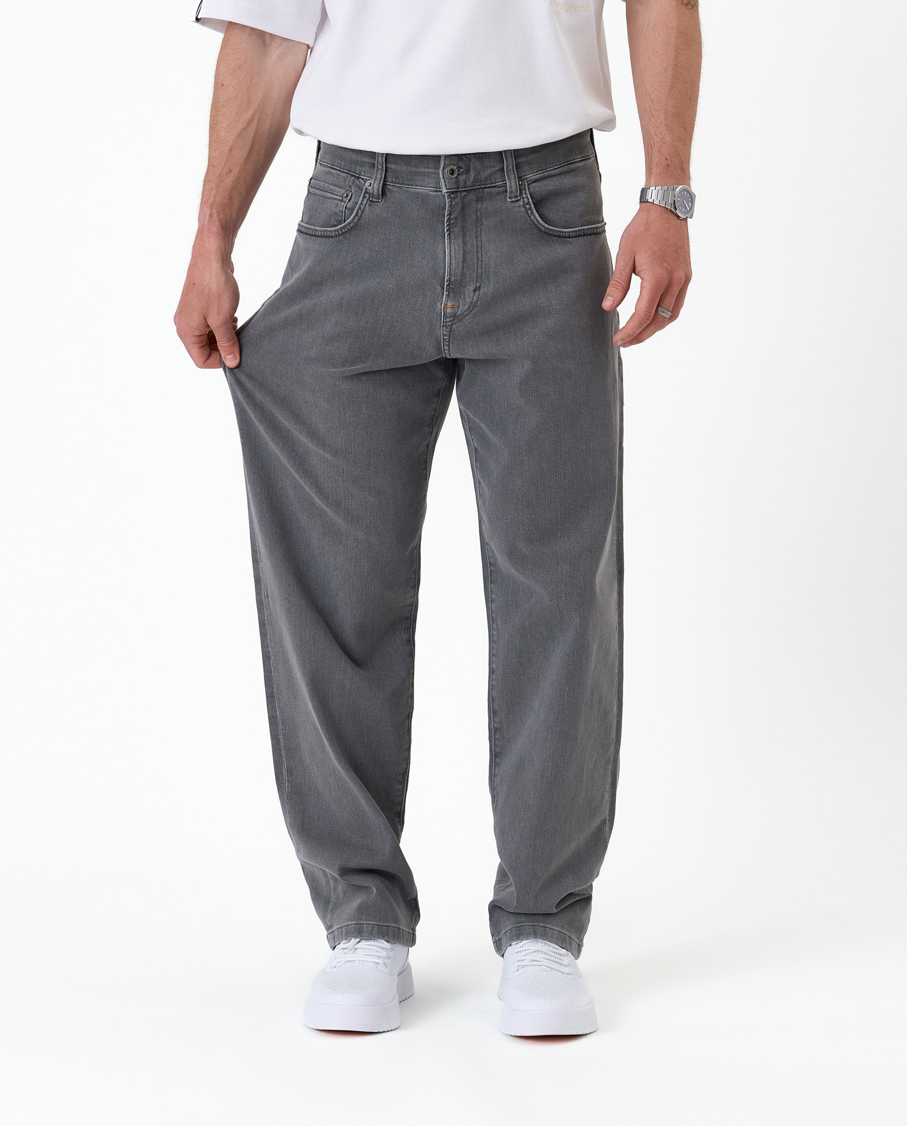 The Jeans Relaxed Straight Fit in light grey — showing the stretch of the fabric