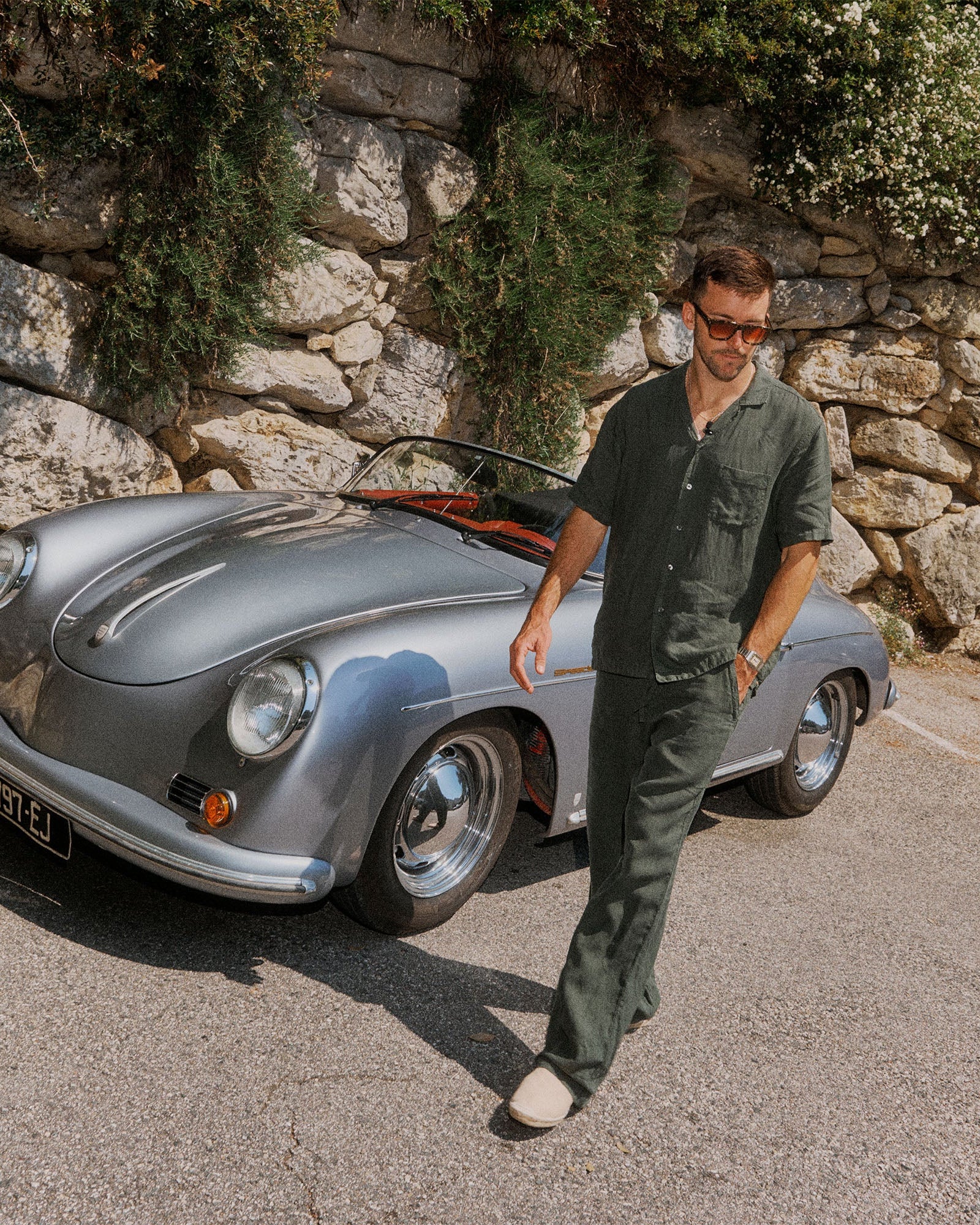 Benni wearing C'est normal Linen set in khaki