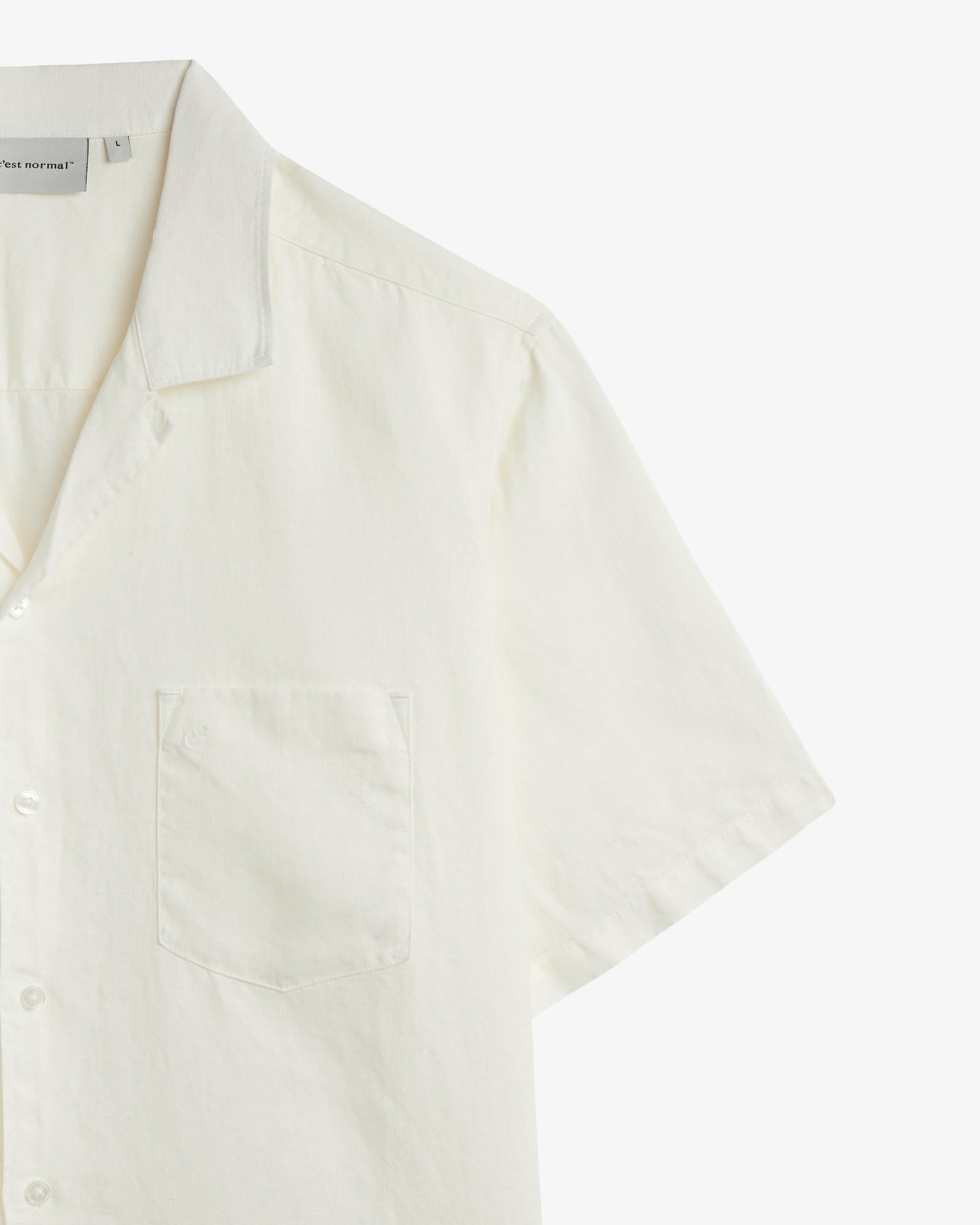 The Holiday Linen SS Shirt in off white — close-up of the collar and chest pocket detail