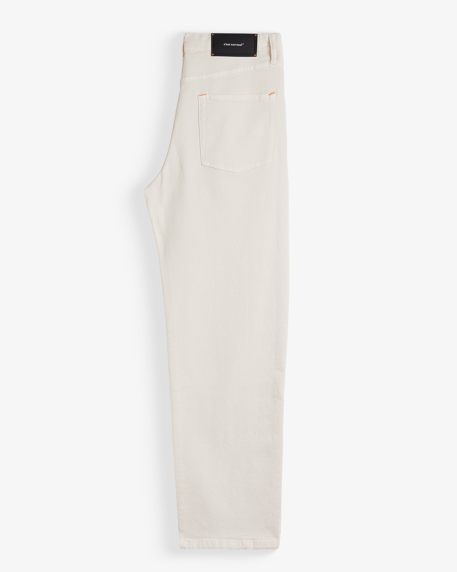 The Jeans Relaxed Straight Fit in ecru — folded back view with the C'est normal rubber patch