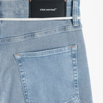 The Jeans Relaxed Straight Fit in light blue — back view with the C'est normal rubber patch