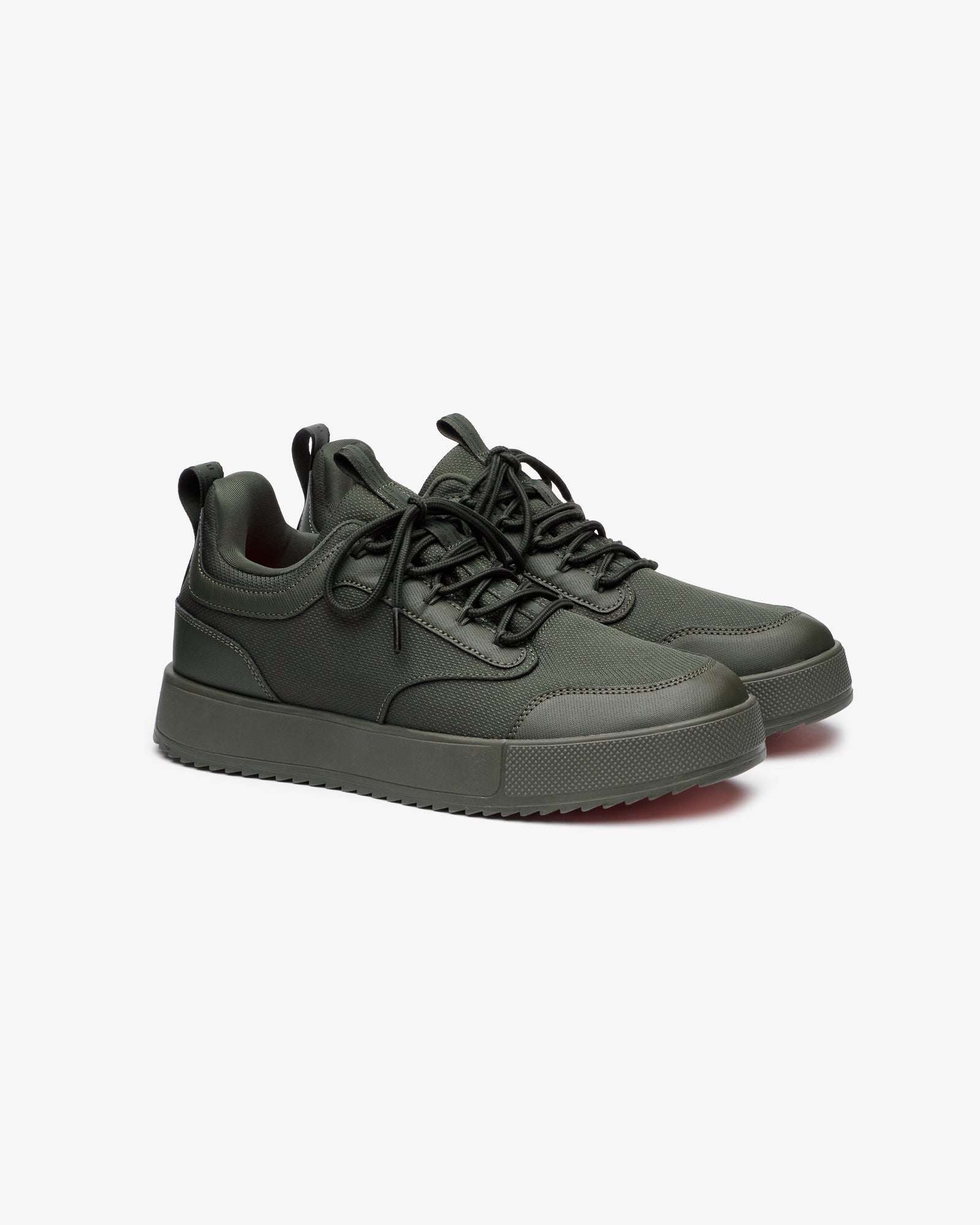 The Dynamic Waterproof Sneaker 2.0 Low in khaki — side pair view